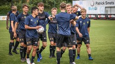 Công Phượng hòa nhập cùng các đồng đội mới. 