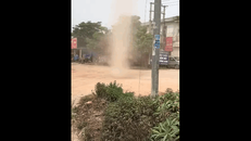 ‘Vòi rồng’ mini xuất hiện ở ngã tư Kế - Bắc Giang?