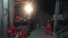 Hoàn cảnh gia đình nạn nhân vô cùng khó khăn. Ảnh: Infonet