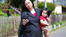 Nở rộ cơ hội việc làm cho mẹ đơn thân ở Mỹ