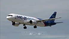 Máy bay MC-21 thực hiện chuyến bay thử nghiệm tại Irkutsk, Nga, ngày 28/5/2017. Ảnh tư liệu: AFP/TTXVN