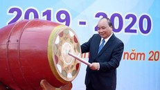 Thủ tướng Nguyễn Xuân Phúc đánh trống khai giảng năm học mới