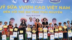 Trong suốt chặng đường 12 năm, Quỹ sữa Vươn Cao Việt Nam và Vinamilk đã trao tặng hơn 35 triệu ly sữa với tổng giá trị 150 tỷ đồng cho gần 441.000 trẻ em khó khăn trên khắp Việt Nam.