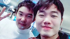 Con trai HLV Park đến thăm Xuân Trường ở Hàn Quốc