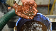 Người dân Hà Nội muốn kiện, không cần miễn phí 1 tháng nước bẩn