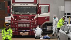 39 thi thể được phát hiện trong xe tải đông lạnh ở hạt Essex của Anh hôm 23/10. - Ảnh: Sky News.