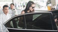 Ngô Thanh Vân rạng ngời bên xe VinFast đi dự đám cưới Đông Nhi