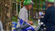 Trước trận Việt Nam - UAE: 'Chợ đen' náo nhiệt, giá vé vẫn cao gấp 4 lần