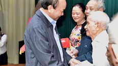 Thủ tướng Nguyễn Xuân Phúc cùng các đại biểu dự Ngày hội. - Ảnh: VGP/Nhật Bắc