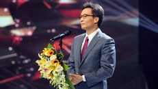 Phó Thủ tướng Vũ Đức Đam bày tỏ sự xúc động khi theo dõi những câu chuyện, những sẻ chia trong chương trình "Thay lời tri ân" năm 2019. - Ảnh: VGP