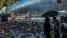 Hành vi vi phạm pháp luật của các đối tượng biểu tình quá khích gần như là "khủng bố". (Nguồn: nytimes)