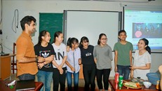 Những lớp học xuyên biên giới của cô Trần Thị Thúy