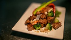 Bí mật sau những món ăn siêu công phu của nhà hàng 'quý tộc buộc phải đến'