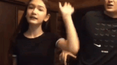 Thủ môn Đặng Văn Lâm khoe clip nhảy cùng em gái