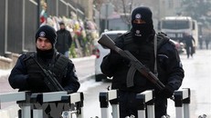Cảnh sát Thổ Nhĩ Kỳ tăng cường an ninh tại thủ đô Ankara. (Ảnh: AFP/TTXVN)