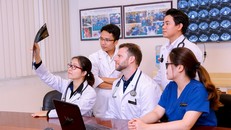 Vào nơi hầu hết bác sĩ được khuyến khích… đi du học