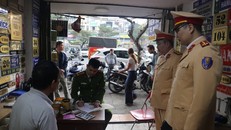 Phát hiện điểm bán biển số ô tô giả với giá 400.000 đồng ở Hà Nội