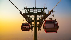 Cáp treo lên đỉnh núi Bà Đen