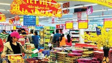 Hoạt động mua bán hàng hóa vẫn còn rất ít do đầu năm người dân chủ yếu đi lễ chùa và đi chơi Tết. (Ảnh: Moit)