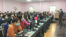 Các giáo viên Trường Phổ thông liên cấp Newton soạn bài giảng trực tuyến cho học sinh. - Ảnh: website Trường Newton.