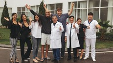 Đi bơi sau 1 tuần phẫu thuật nhờ 'bảo bối' chữa ung thư đại trực tràng lần đầu tiên có tại Việt Nam