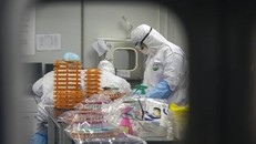 Phòng xét nghiệm 10.000 ca nghi nhiễm Covid-19 mỗi ngày