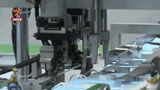 Máy sản xuất khẩu trang do Viện Công nghệ Sản xuất của AVIC phát triển. - Ảnh: CGTN.