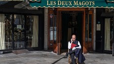 Áp lực kinh tế khiến châu Âu chần chừ chặn Covid-19