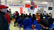 Lao động mất việc làm nộp hồ sơ hưởng bảo hiểm thất nghiệp tăng tới 70% so với cùng kỳ năm trước. - Ảnh: Tiền Phong