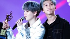 RM và SUGA của BTS nói về sức khỏe tinh thần, sự trầm cảm và sự gắn kết với người hâm mộ
