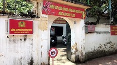 Trụ sở Công an phường Đông Ngạc được gỡ bỏ cách ly y tế. - Ảnh: Dân Trí