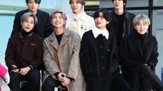 Nhà văn Mỹ bị chỉ trích vì gọi những chàng trai nhóm BTS là phụ nữ