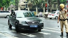 Xe biển xanh đua nhau vượt đèn đỏ, công an gửi văn bản về đơn vị chủ quản