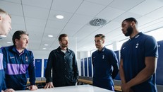 Harry Winks, David Beckham và Japhet Tanganga thảo luận về các giải pháp nhằm duy trì lối sống lành mạnh.