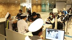 Tự động gia hạn tạm trú đến hết tháng 6 đối với những công dân nước ngoài nào?