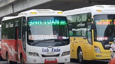 Hàng chục xe khách chạy tốc độ 'rùa bò' để đón khách