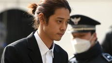 Bê bối đời tư khiến những sao nam Hàn mất tất cả