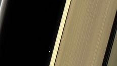 Trái Đất và Mặt Trăng nhìn từ khoảng cách 1,4 tỷ km