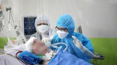 Phổi phi công Anh đã hồi phục nhưng vẫn chưa đạt mức có thể cai ECMO