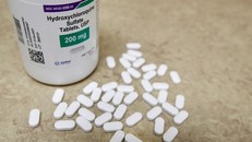 Bê bối dữ liệu thuốc sốt rét điều trị Covid-19