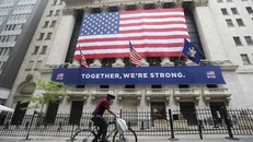Mỹ sẽ vẫn mở cửa nền kinh tế bất chấp làn sóng COVID-19 thứ hai