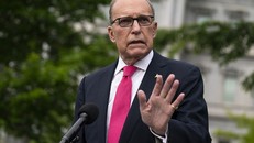 Cố vấn kinh tế Nhà Trắng Larry Kudlow khẳng định sẽ không có làn sóng Covid-19 thứ hai ở Mỹ. (Ảnh: Politico)