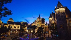 Trót lỡ hẹn ban ngày, bạn sẽ thấy mình may mắn khi chọn khám phá Bà Nà Hills về đêm