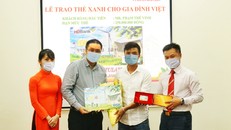 HDBank trao “Thẻ Xanh cho gia đình Việt” cho khách hàng đầu tiên tại TP.HCM