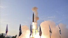 Hệ thống phòng thủ tên lửa Arrow-3 được phóng thử từ một địa điểm ở Alaska, Mỹ. - Ảnh: AFP/TTXVN