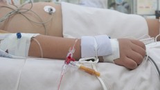 Bé trai 12 tuổi tử vong tại Bệnh viện Bệnh nhiệt đới do mắc bạch hầu ác tính, biến chứng tim - Ảnh: Tuổi Trẻ