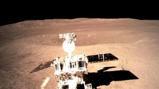 Robot tự hành Trung Quốc hoạt động ở vùng tối của Mặt Trăng. - Ảnh: CNN.