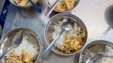 Xử lý nghiêm các cá nhân liên quan vụ cắt xén suất ăn bán trú của học sinh