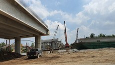 Thầu phụ thi công cao tốc Trung Lương- Mỹ Thuận bị tố ‘chây ì’ tiền nợ