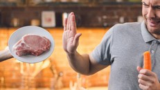 Lợi ích bất ngờ khi bạn dừng ăn thịt